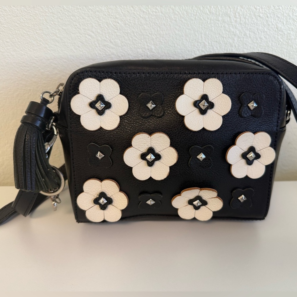Rebecca Minkoff Crossbody Purse Bag Camera
Floral Appliqué Tassel Pull Tab Charm - Picture 3 of 11
